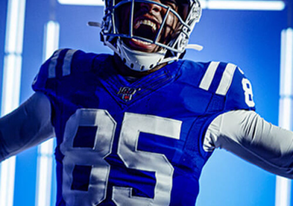 Sexy Clutches: How to Buy & Wear a Designer Clutch Bag